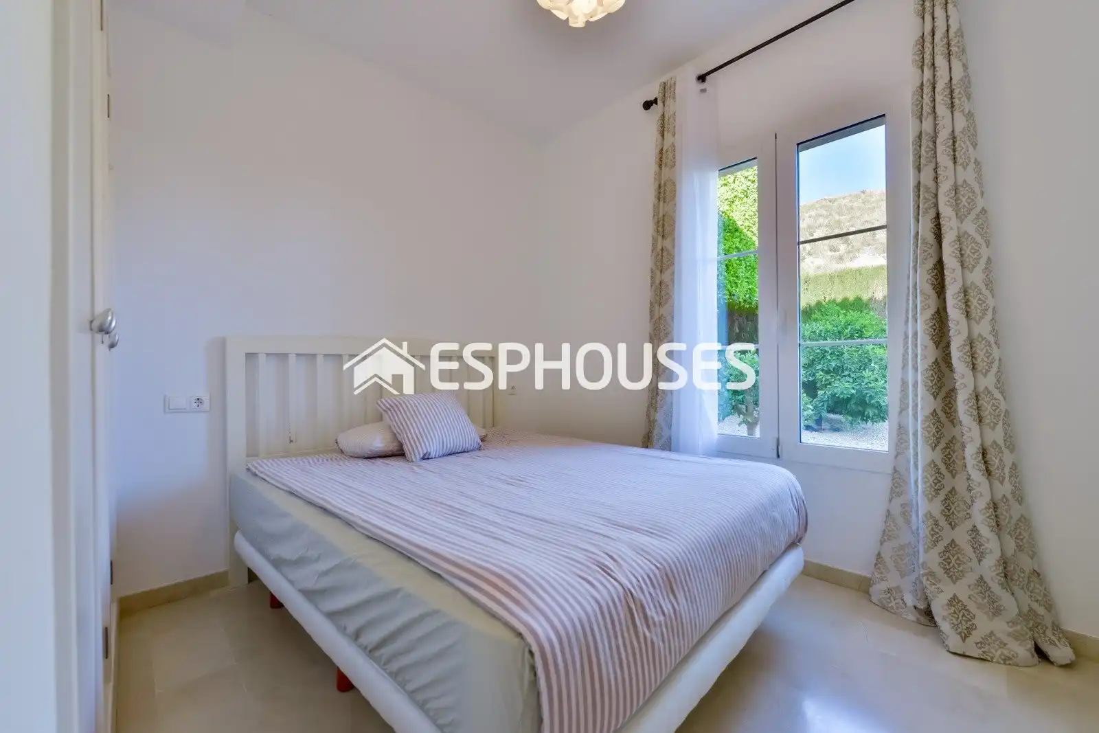 Exterior view of Houses for sale in Oliva  with Air Conditioner, Heating and Terrace