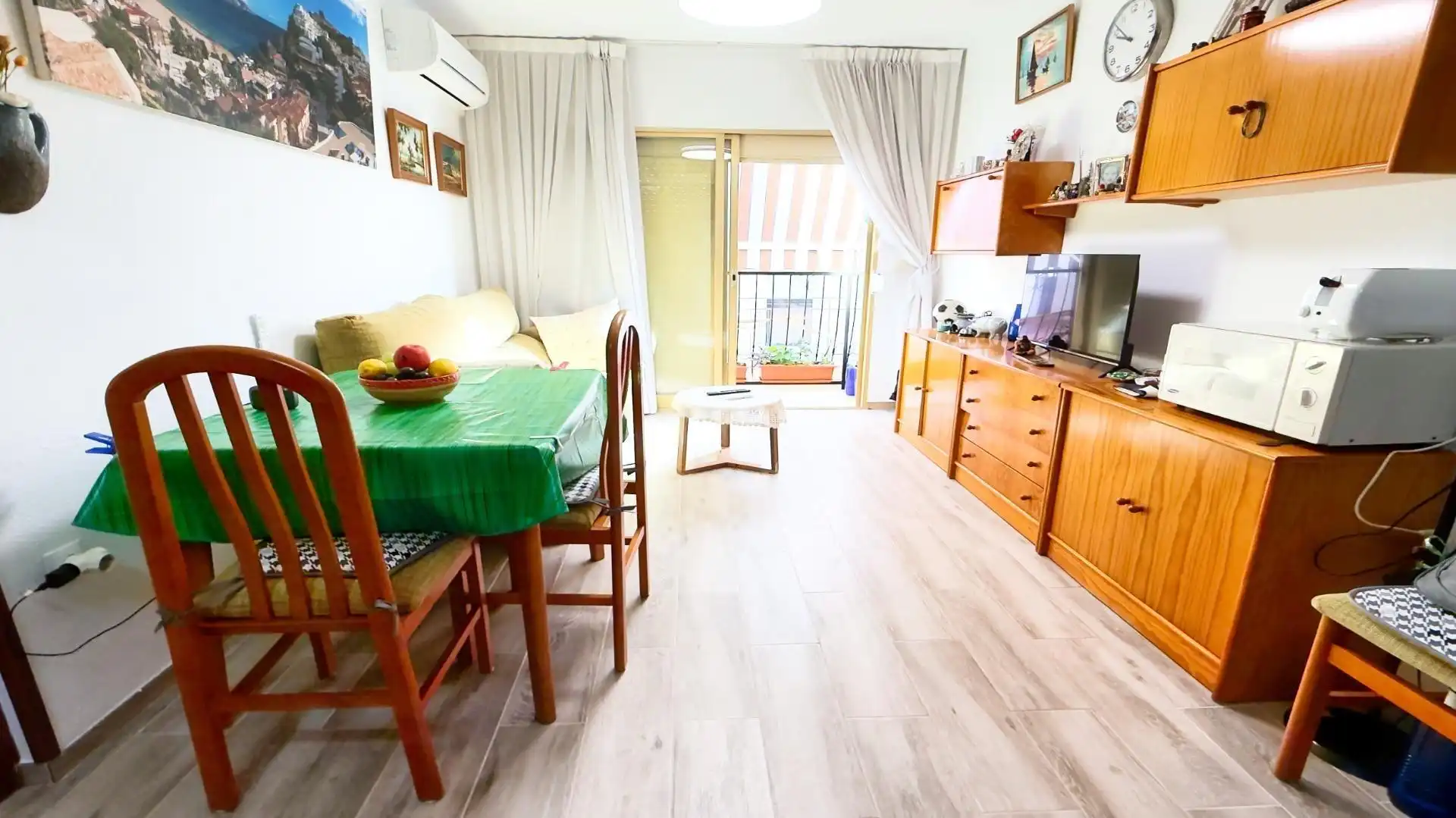 Sala d'estar de Pis en venda en Benidorm amb Moblat i Balcó