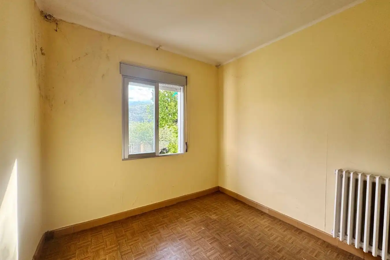 Bedroom of Houses for sale in Matallana de Torío  with Heating and Private garden