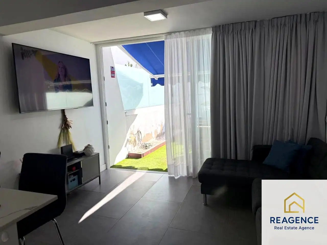 Sala d'estar de Casa o xalet en venda en San Bartolomé de Tirajana amb Aire condicionat, Terrassa i Piscina