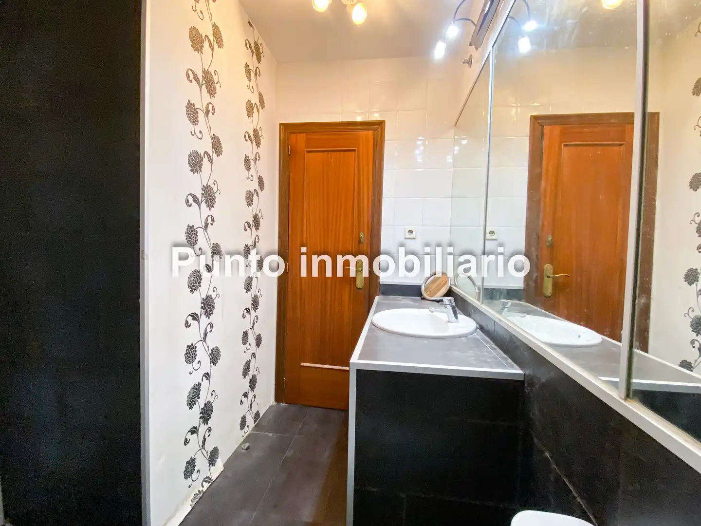 Bany de Casa adosada en venda en Valladolid amb Calefacció, Jardí privat i Parquet