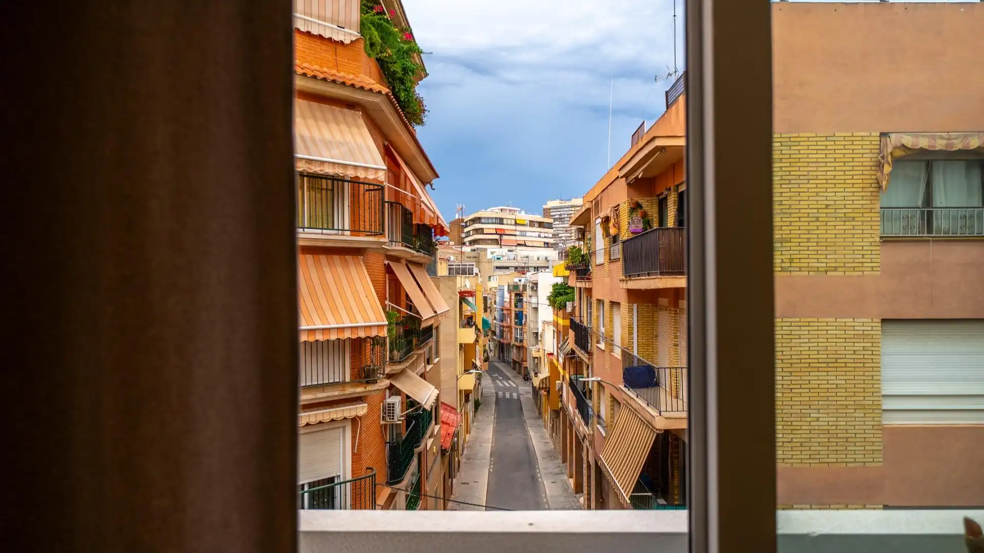 Vista exterior de Apartamento en venta en Alicante / Alacant con Aire acondicionado, Calefacción y Amueblado