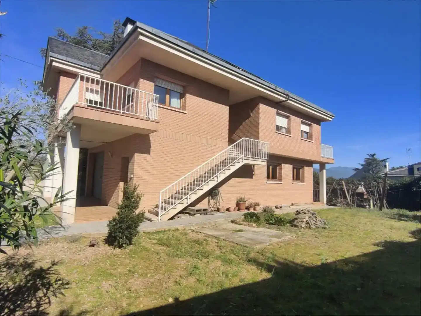 Vista exterior de Casa o chalet en venta en Canovelles con Terraza y Balcón