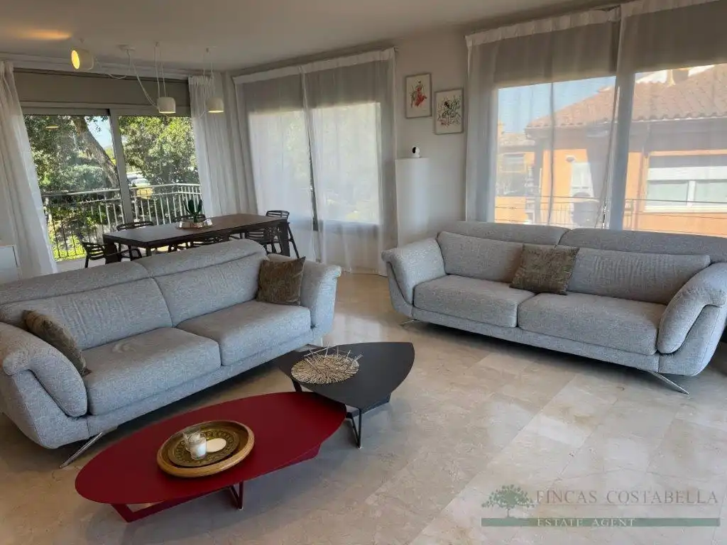 Sala d'estar de Dúplex en venda en Castell d'Aro, Platja d'Aro i s'Agaró amb Aire condicionat, Calefacció i Terrassa