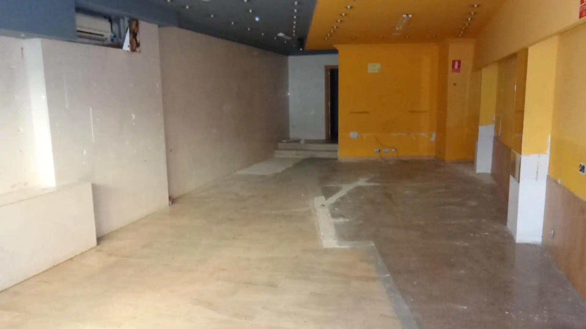 Local comercial en alquiler en Plaza de Toros - Avenida Chapí - Trinquete, imagen 2
