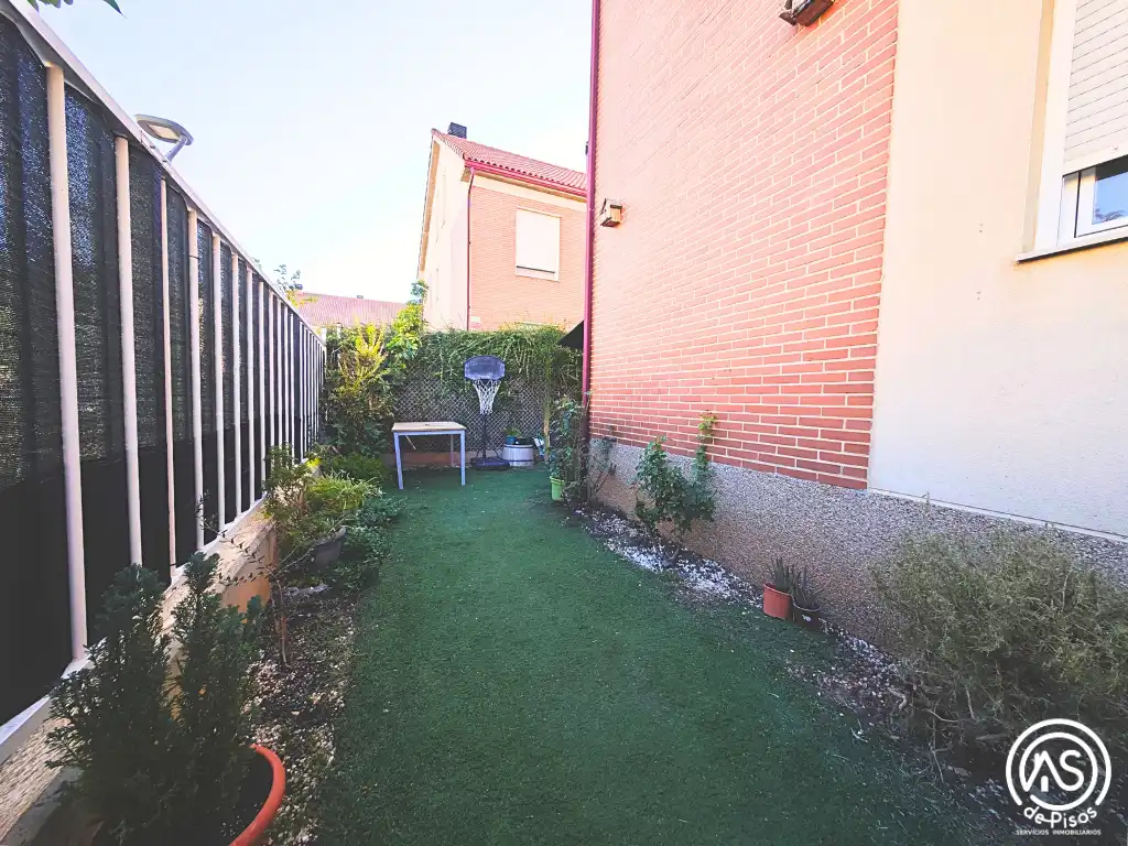 Casa aparellada amb jardí en venda a Calle Don Quijote de la Mancha 19, imagen 52