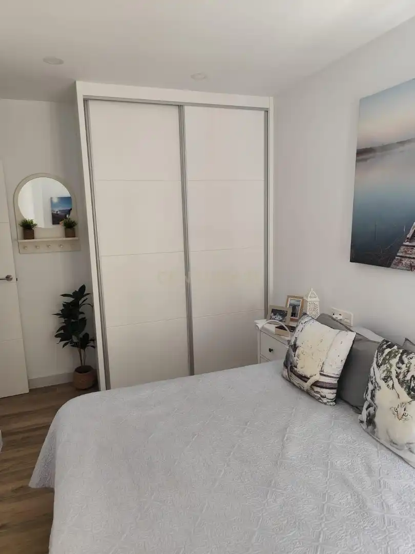 Schlafzimmer von Wohnungen zur Miete in Fuengirola mit Klimaanlage, Ofen und Waschmaschine