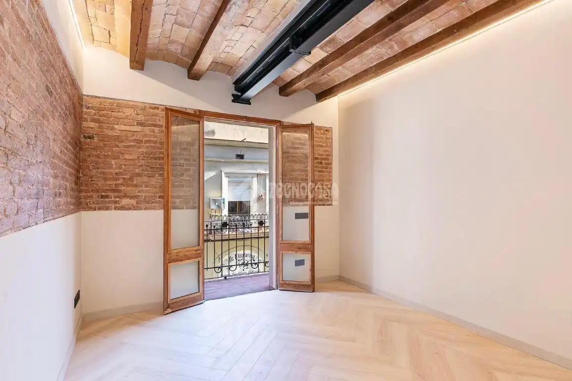 Flat with terrace for sale in Sants - Montjuïc