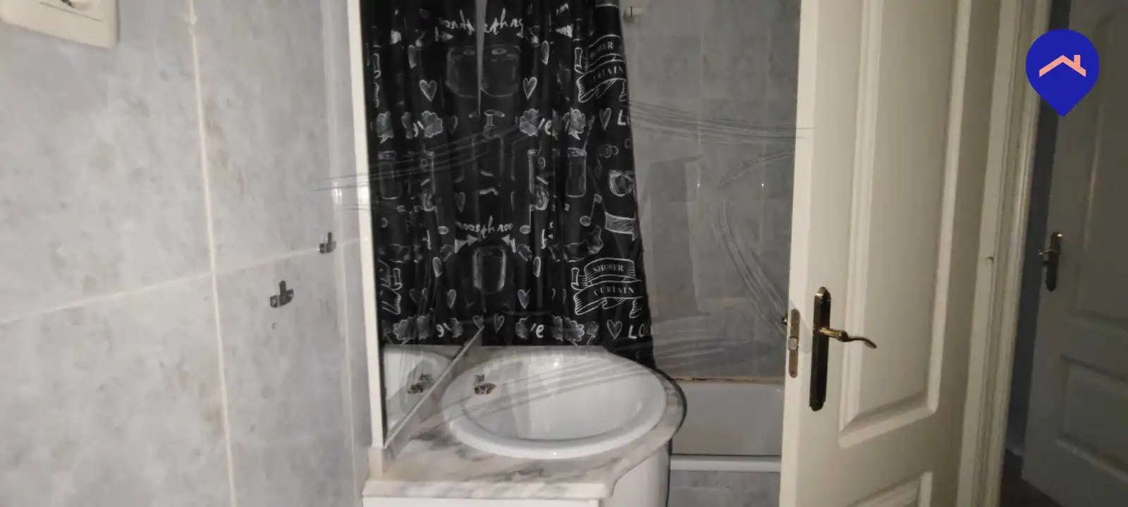 Bathroom of Flat for sale in Madrid  with Heating, Terrace and Alarm