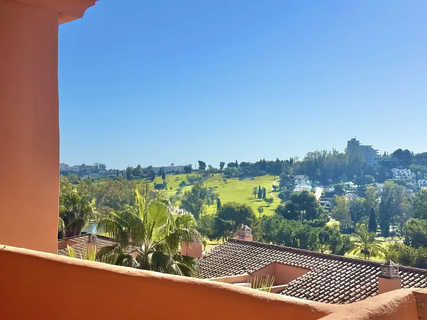 Außenansicht von Dachboden zum Verkauf in Benahavís mit Klimaanlage, Terrasse und Möbliert