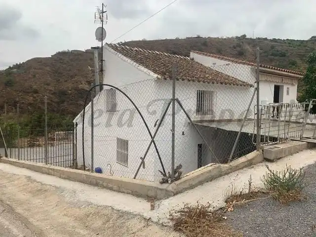 Detached homes for sale in Cútar