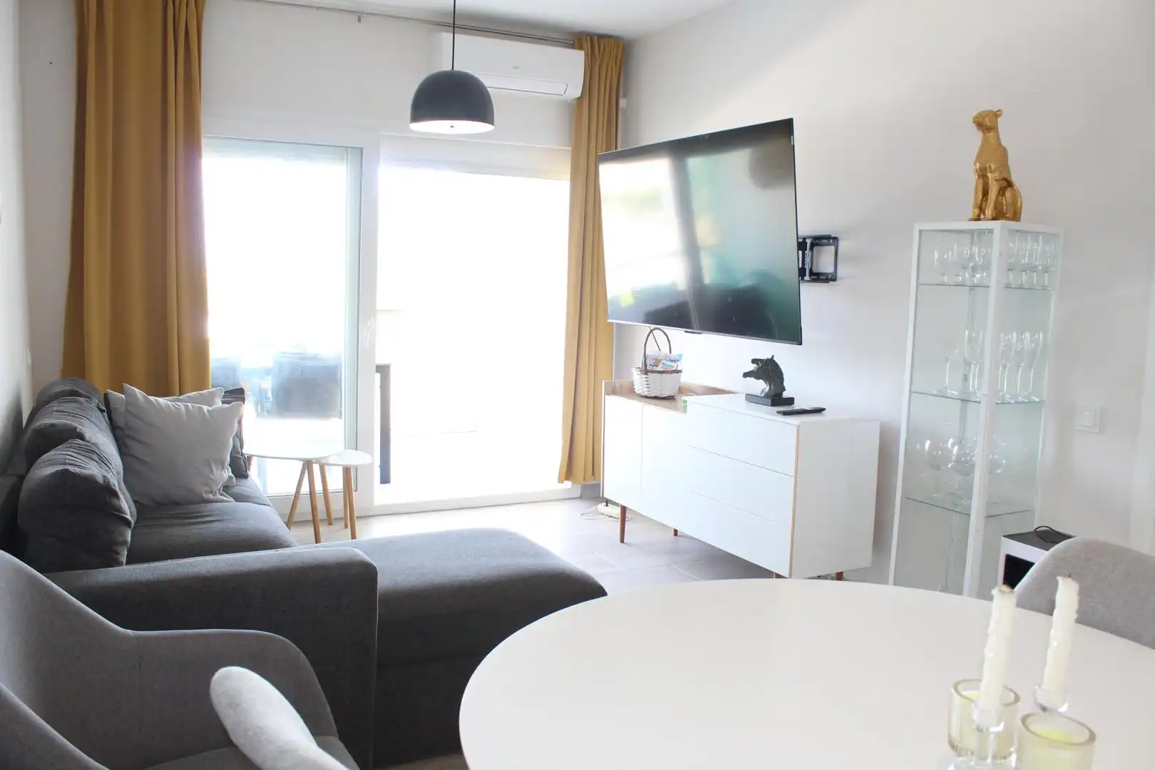 Sala de estar de Apartamento en venta en Roquetas de Mar con Aire acondicionado, Jardín privado y Piscina