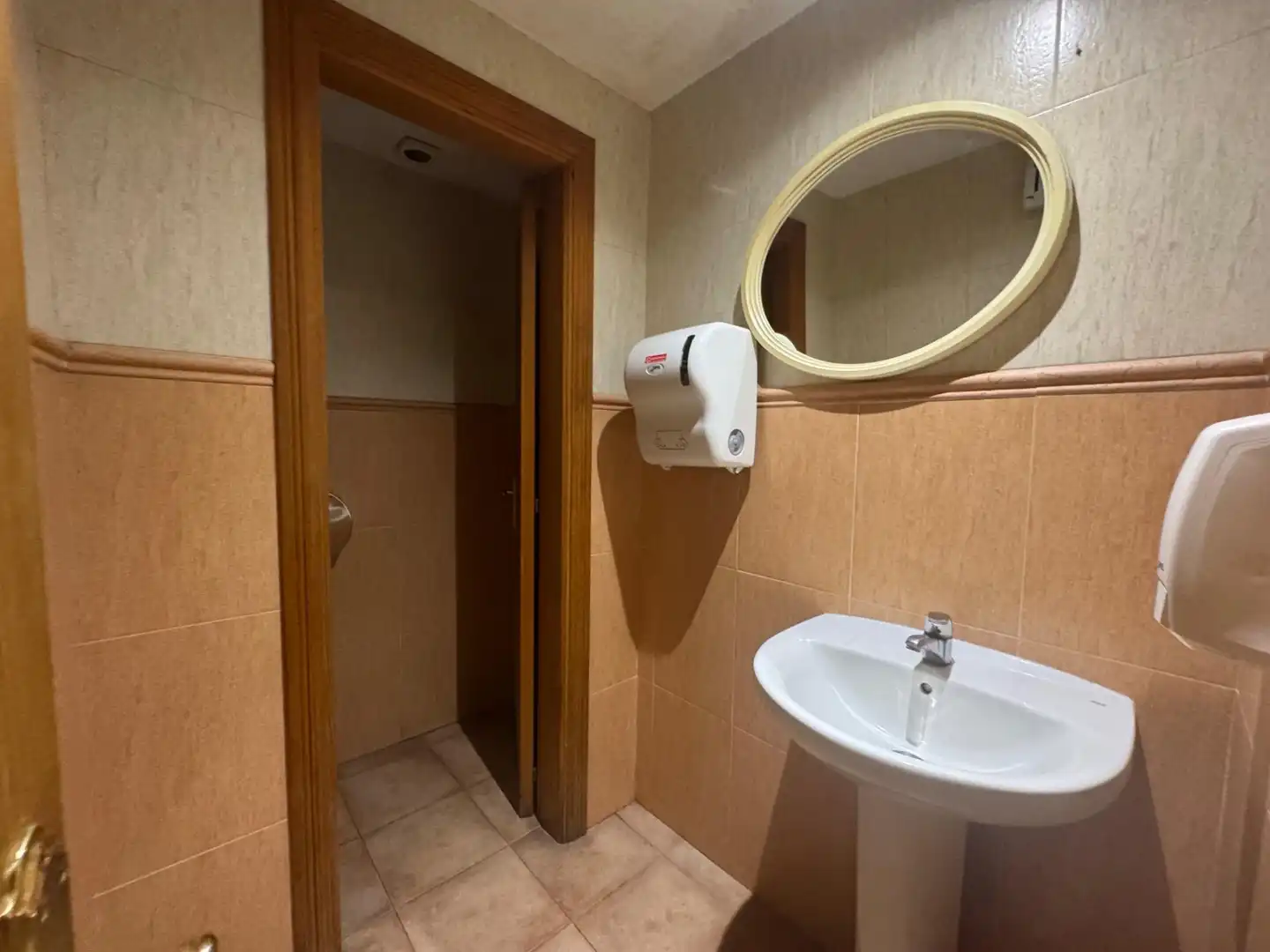 Bany de Local de lloguer en Montuïri amb Aire condicionat i Moblat