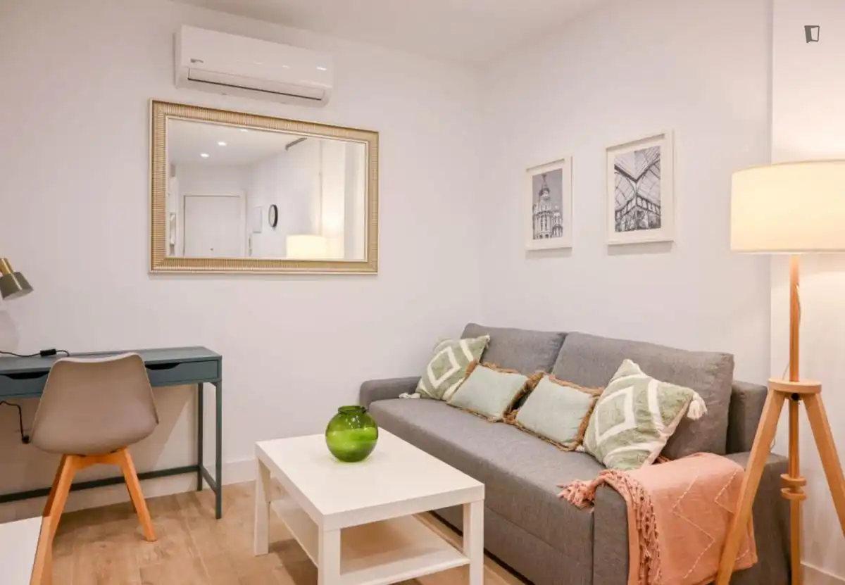 Wohnzimmer von Wohnungen zur Miete in Madrid mit Klimaanlage, Möbliert und Ofen