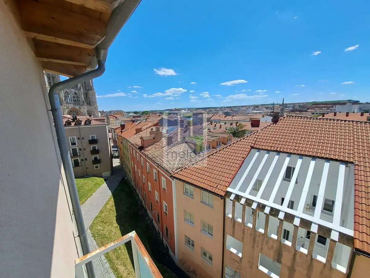 Flat for sale in FERNAN GONZALEZ, imagen 2