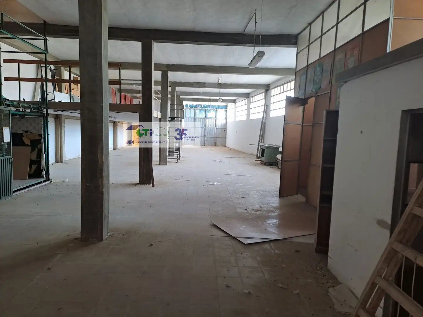 Nave industrial in vendita a C/ Pinos, imagen 2