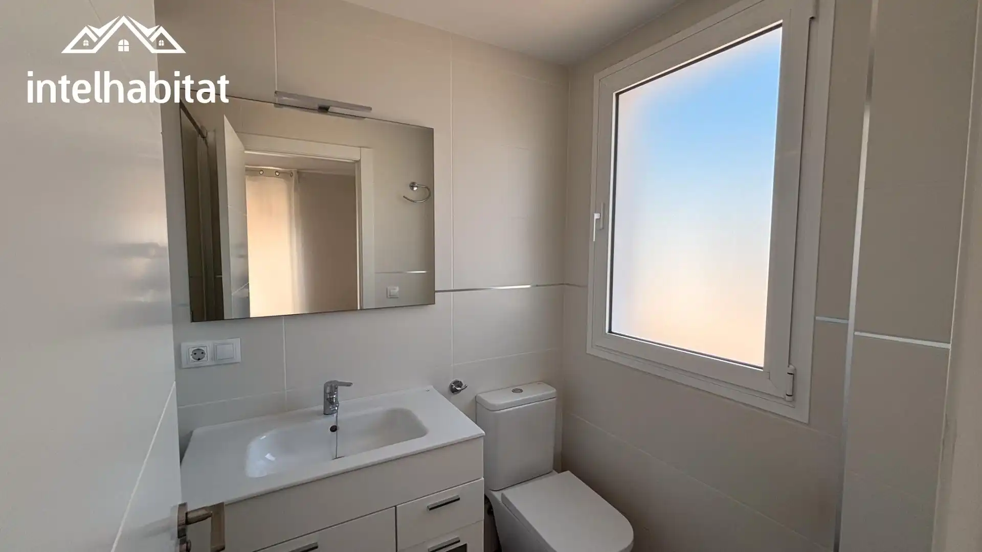 Badezimmer von Dachboden zur Miete in Valencia mit Klimaanlage, Terrasse und Abstellraum