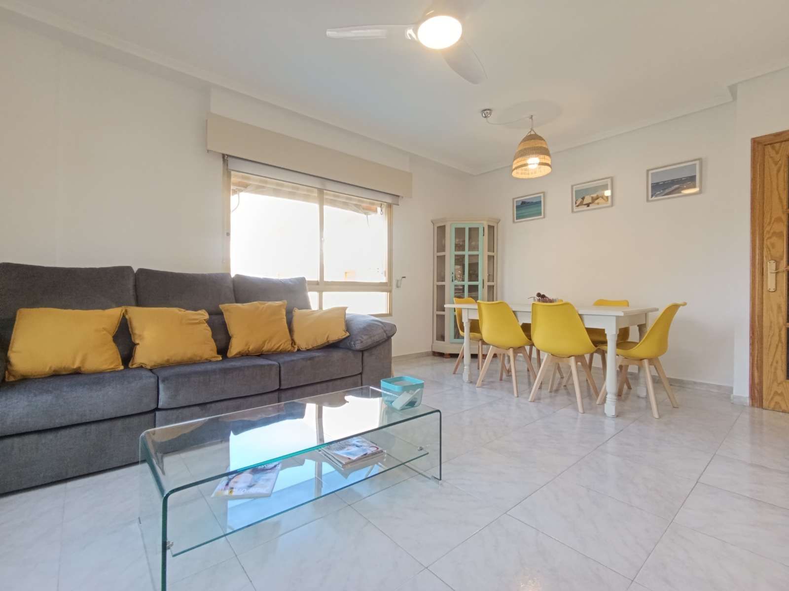 Living room of Apartment to share in El Campello  with Air Conditioner and Terrace
