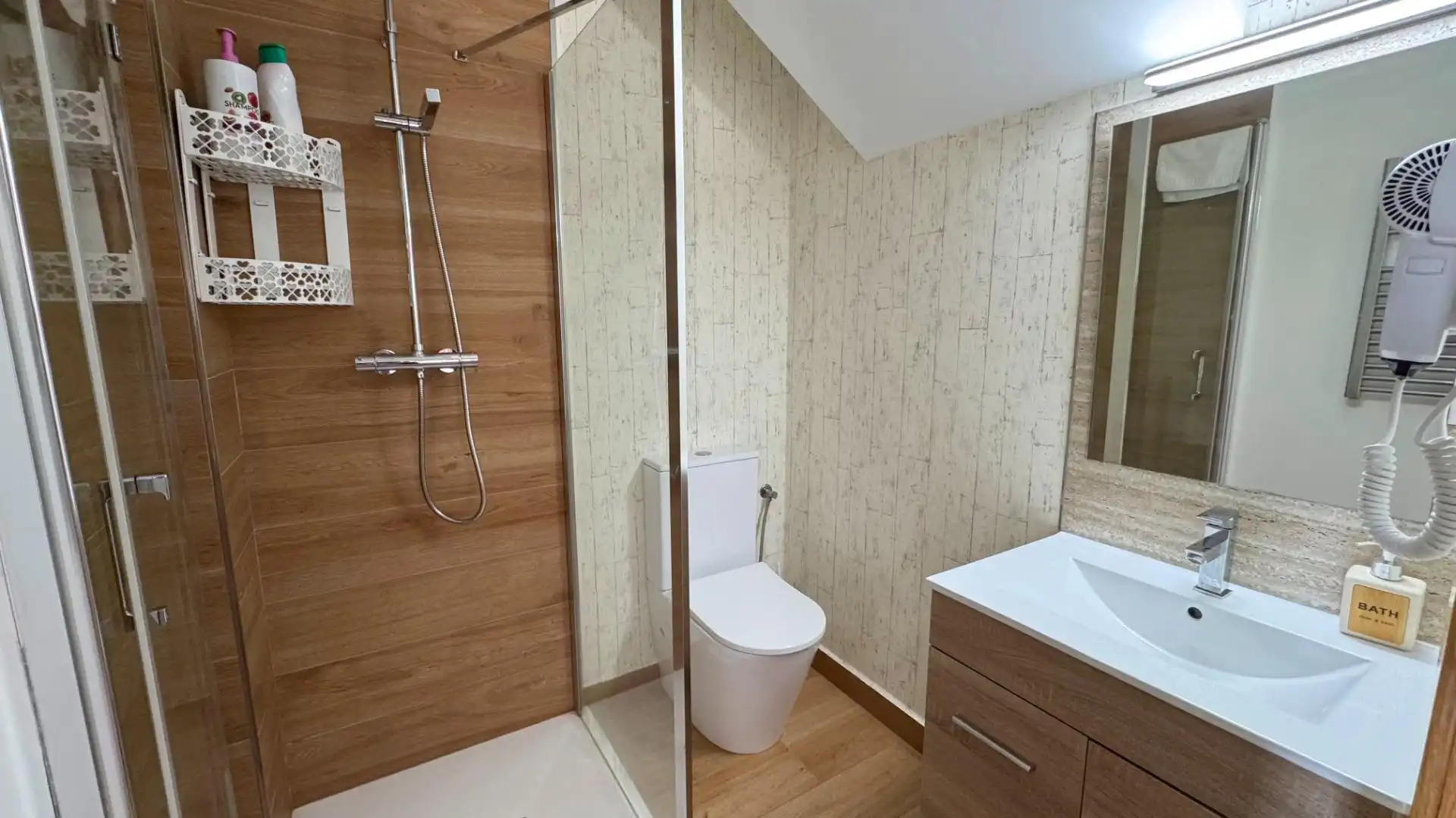 Baño de Dúplex en venta en Cartes con Calefacción, Trastero y Amueblado