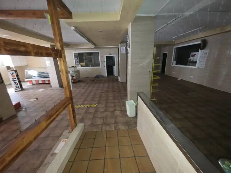 Local en venta en Baños de Montemayor