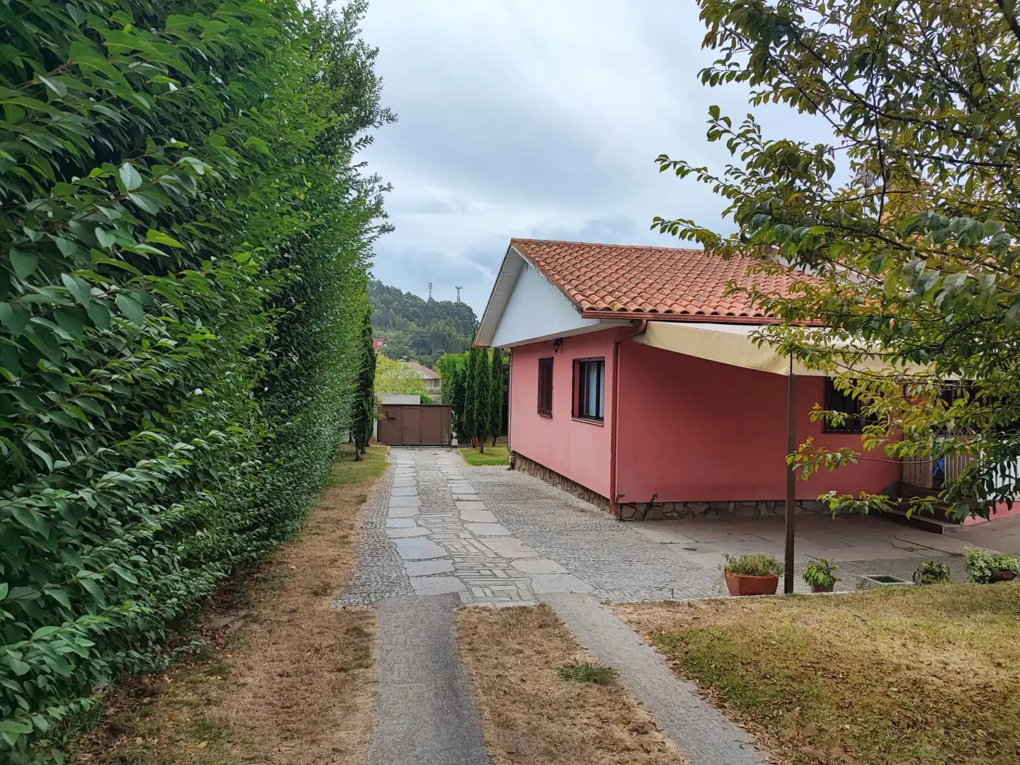 Vista exterior de Casa o xalet en venda en Nigrán amb Jardí privat, Terrassa i Moblat