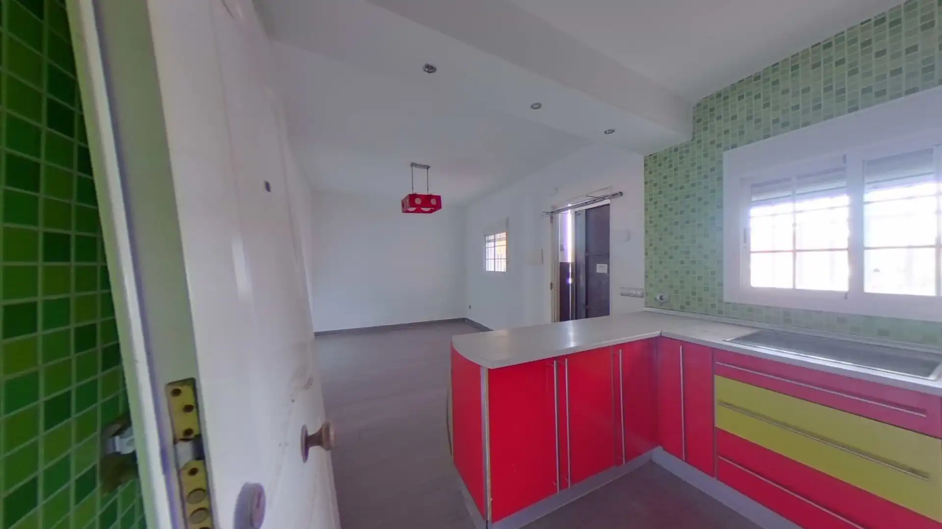 Küche von Wohnung zum Verkauf in La Línea de la Concepción mit Terrasse