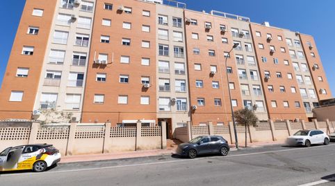 Foto 2 de Piso en venta en Piedras Redondas - Torrecárdenas, Almería Capital