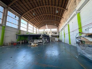 Nau industrial de lloguer a Calle Crom 58