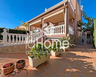 Exterior view of Single-family semi-detached for sale in La Pobla de Vallbona  with Air Conditioner, Heating and Private garden