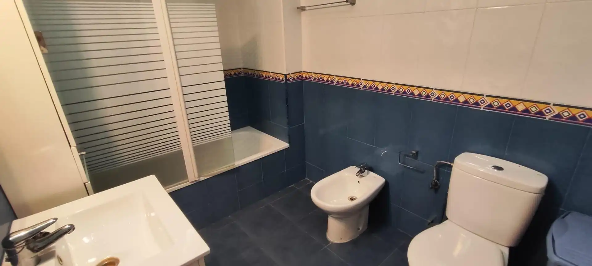 Baño de Ático en venta en Miengo con Calefacción, Trastero y Balcón