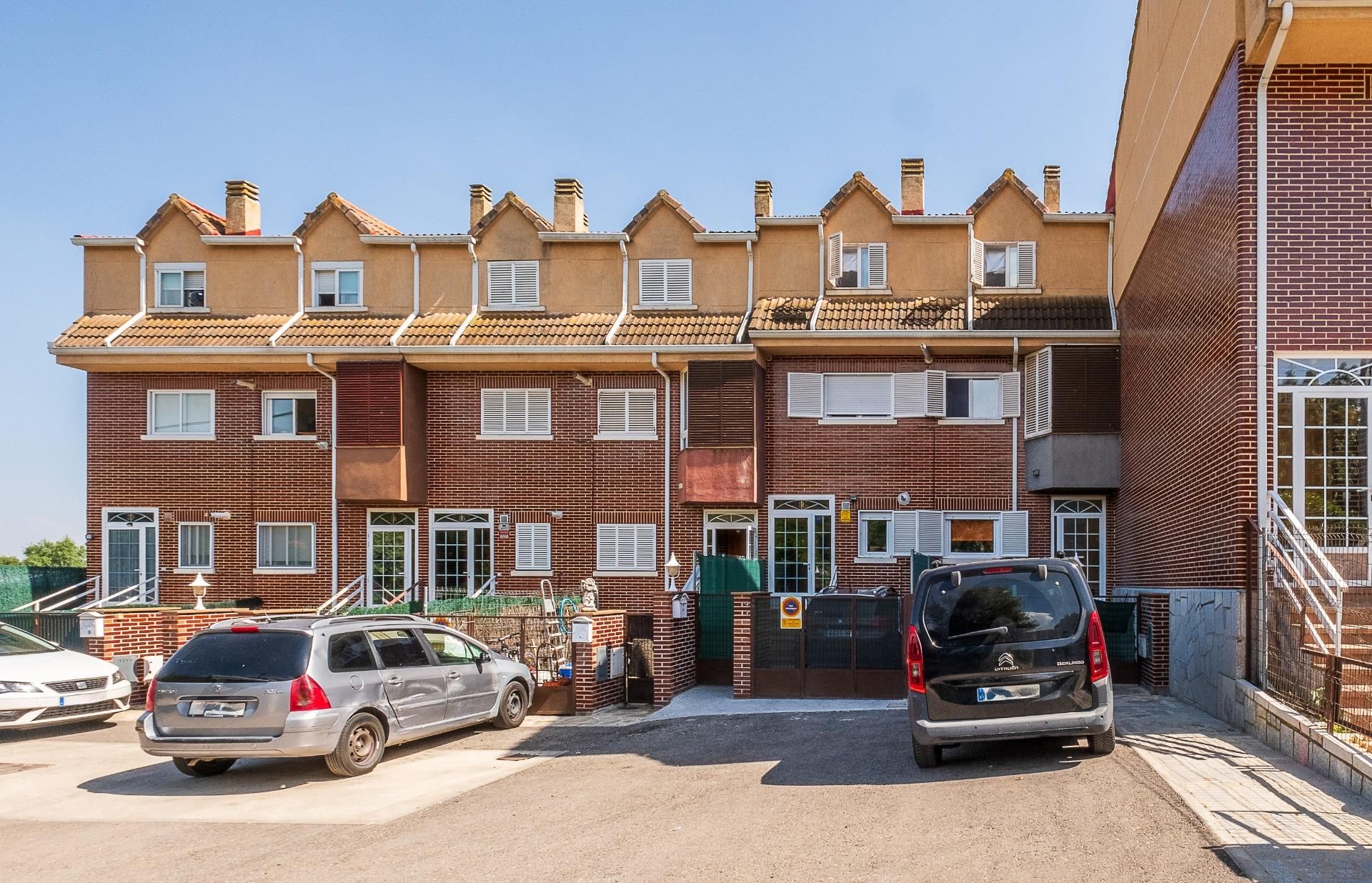 Exterior view of Duplex for sale in Navalafuente  with Heating, Private garden and Terrace