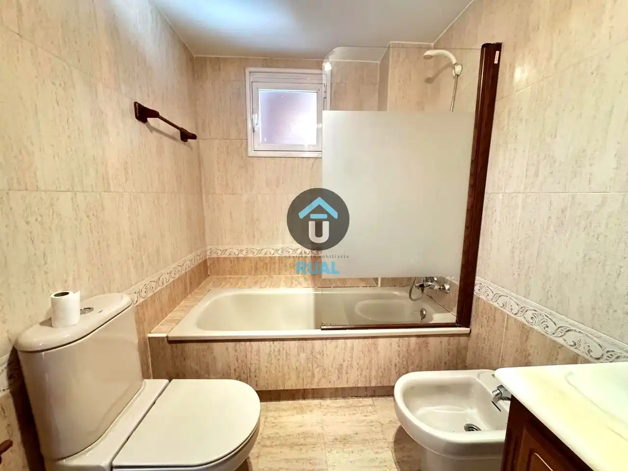 Bathroom of Flat for rent in Madrid  with Heating, Storage room and Community pool