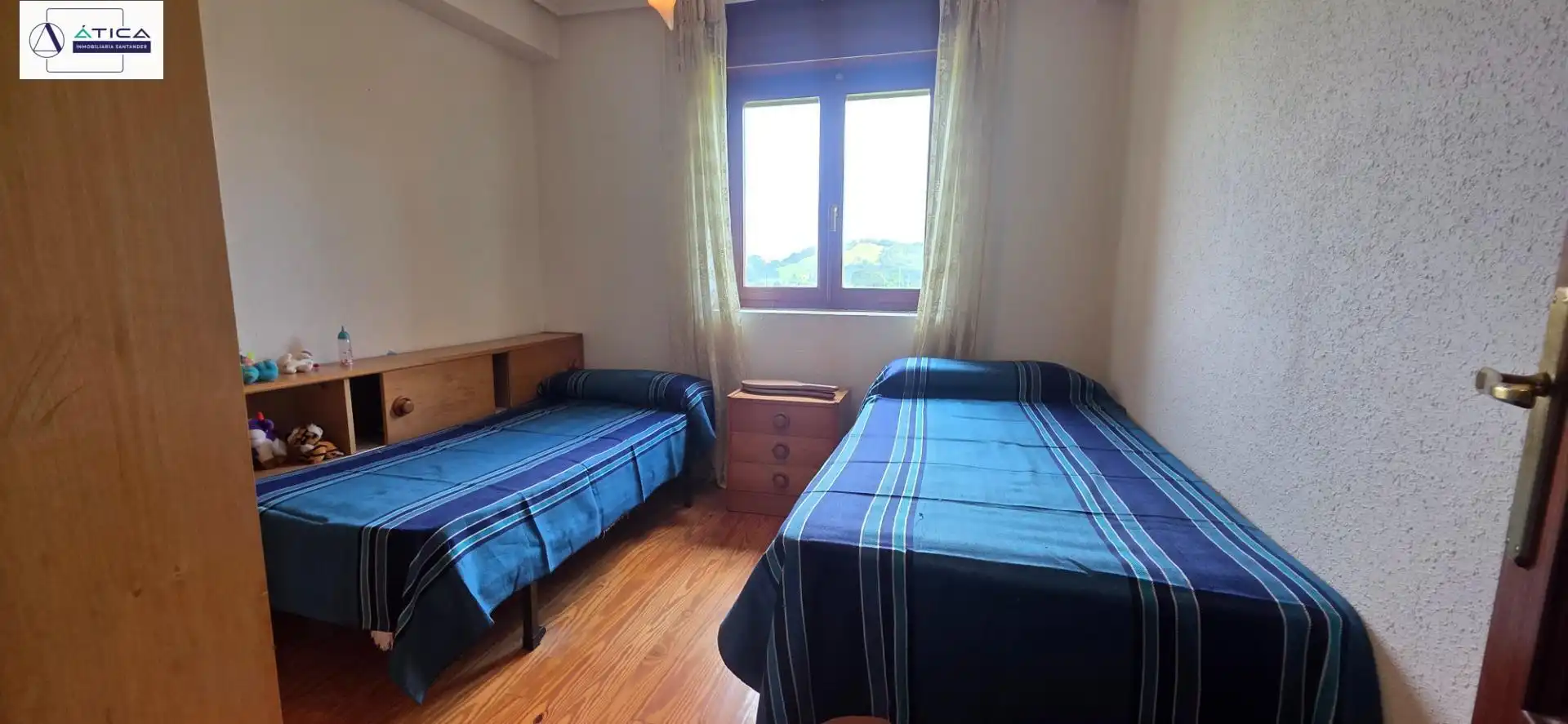 Habitación de Finca rústica en venta en Bárcena de Cicero con Jardín privado y Amueblado