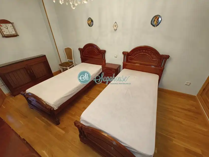 Schlafzimmer von Wohnung zur Miete in Segovia mit Heizung, Parkett und Möbliert