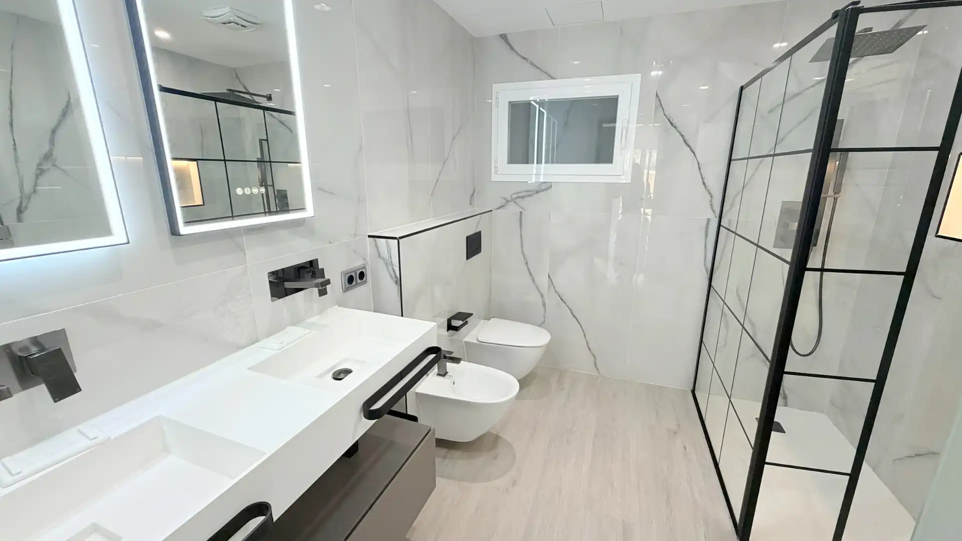 Bathroom of Flat for rent in  Palma de Mallorca  with Air Conditioner, Terrace and Oven