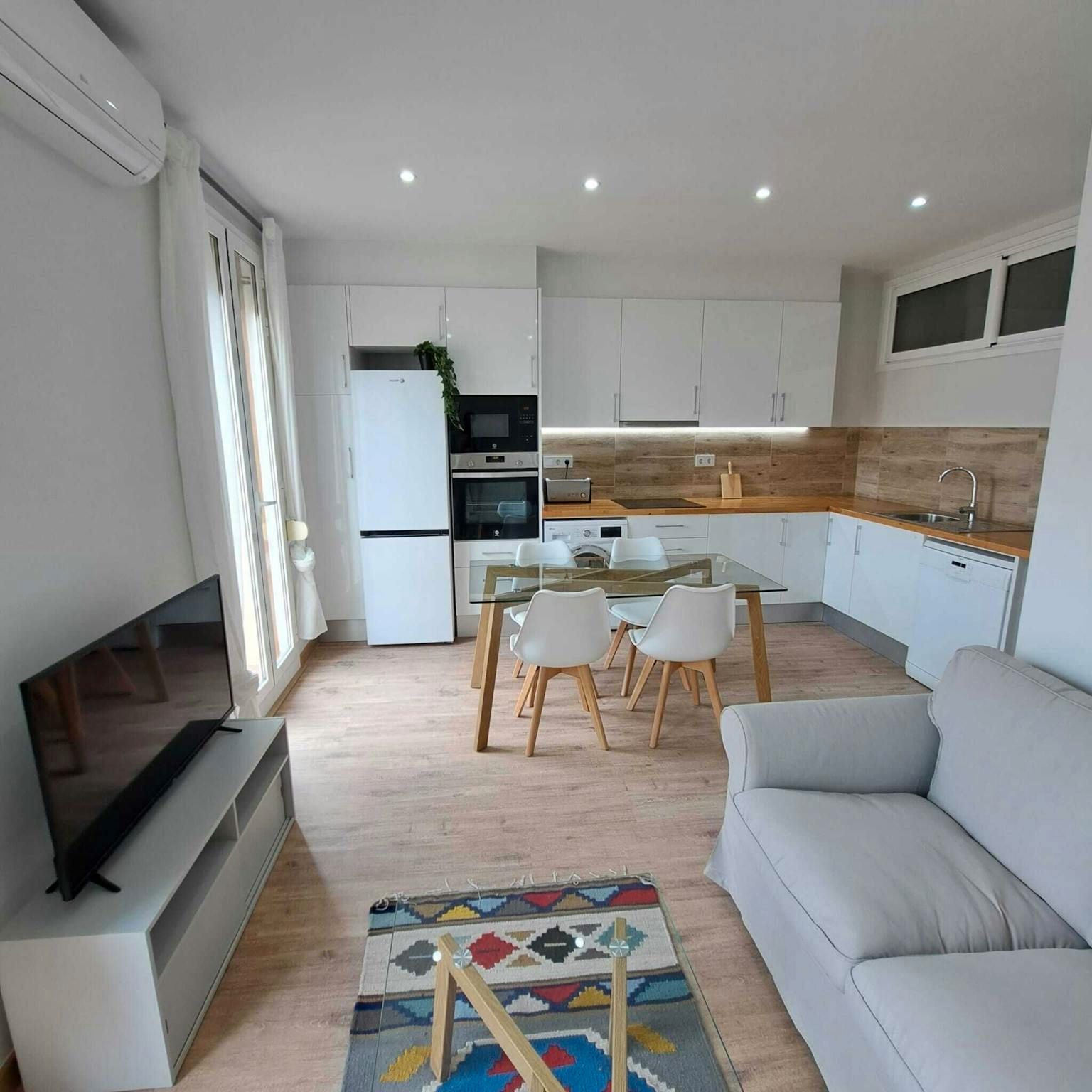 Cocina de Piso de alquiler en  Barcelona Capital con Aire acondicionado, Calefacción y Amueblado