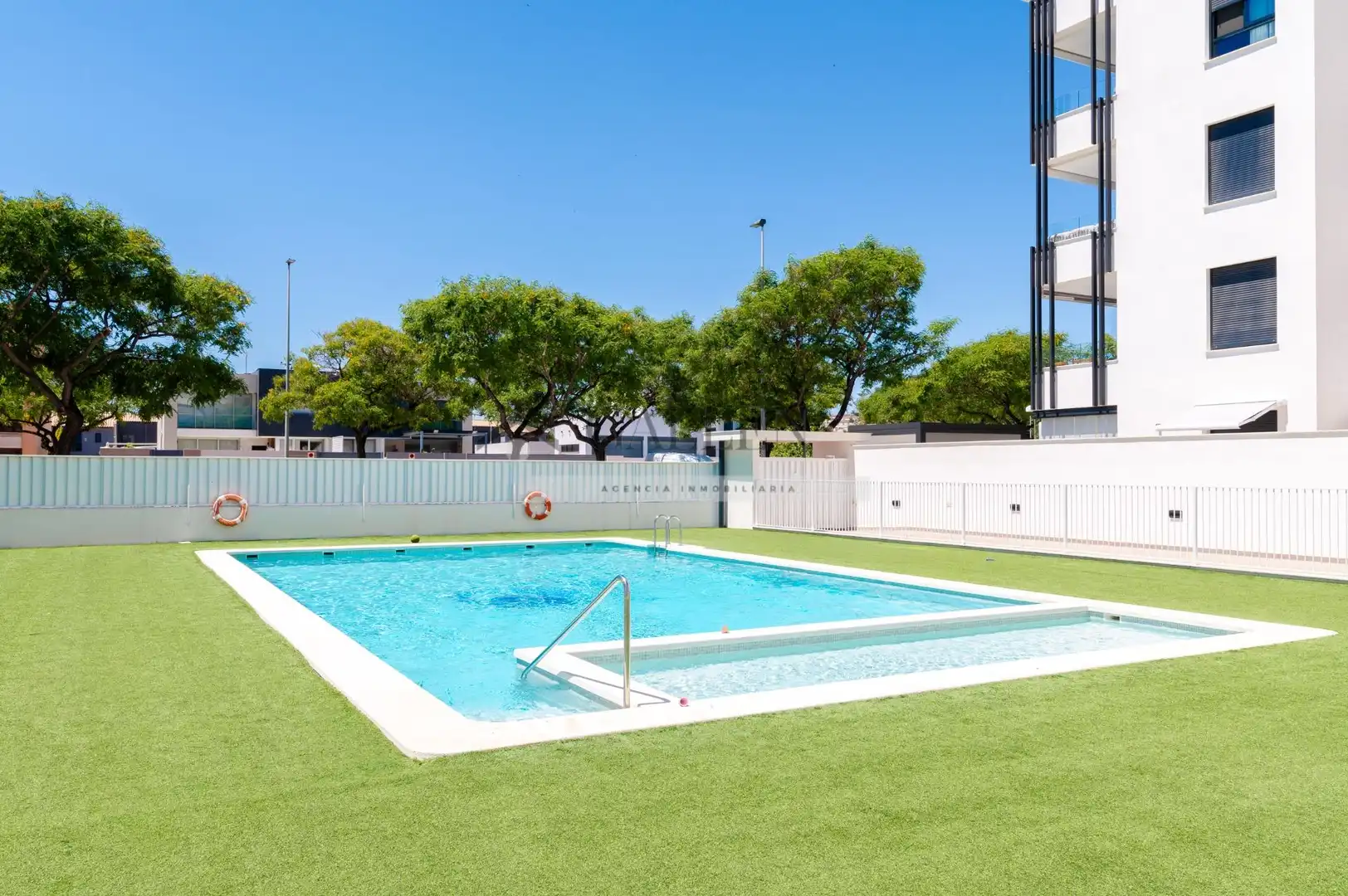 Piscina de Piso en venta en Castellón de la Plana / Castelló de la Plana con Aire acondicionado, Terraza y Trastero