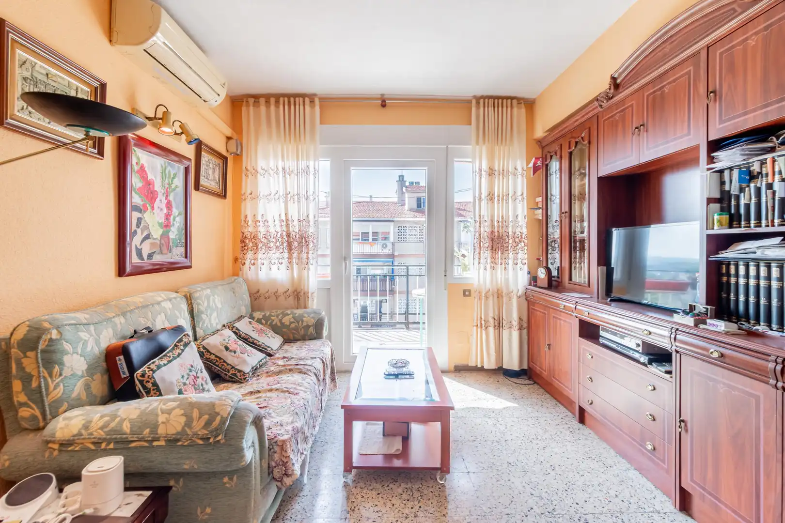 Sala d'estar de Apartament en venda en Madrid amb Aire condicionat