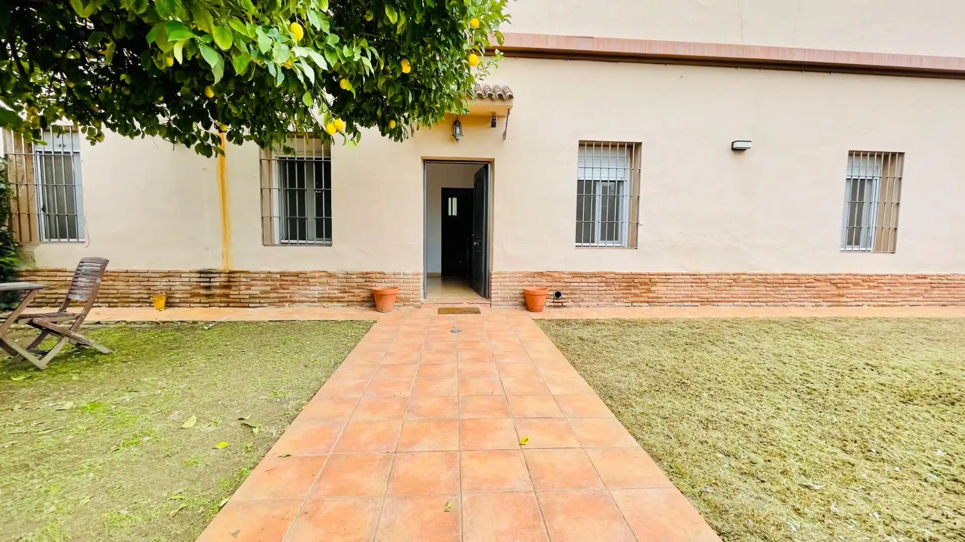 Exterior view of Houses for sale in  Córdoba Capital  with Air Conditioner, Terrace and Storage room