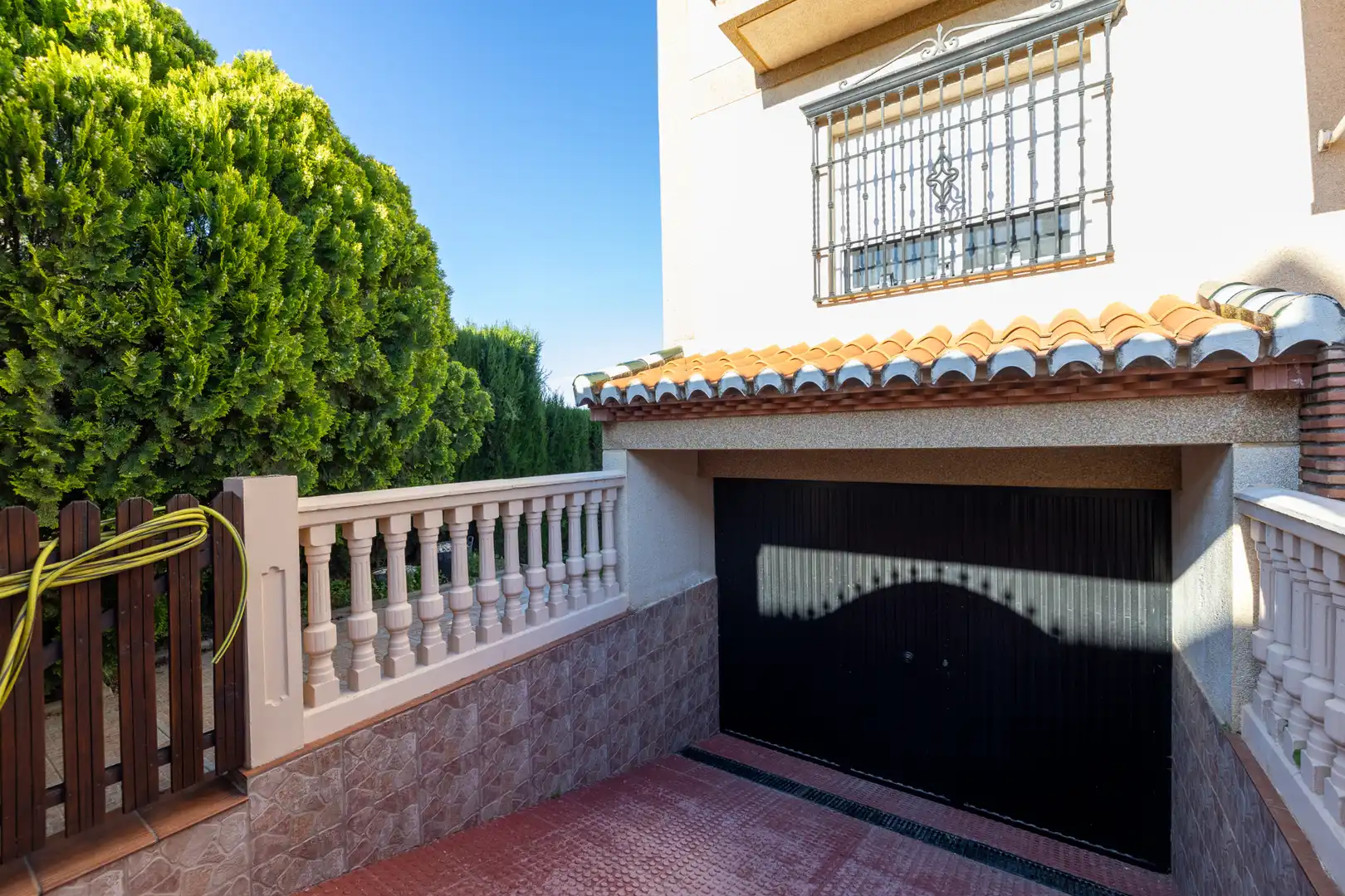 Vista exterior de Casa o xalet en venda en Cúllar Vega amb Aire condicionat, Calefacció i Terrassa