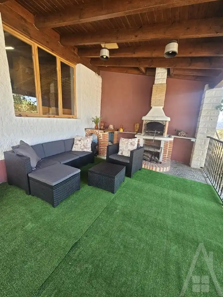 Terrassa de Casa o xalet en venda en Mieza amb Calefacció, Jardí privat i Terrassa