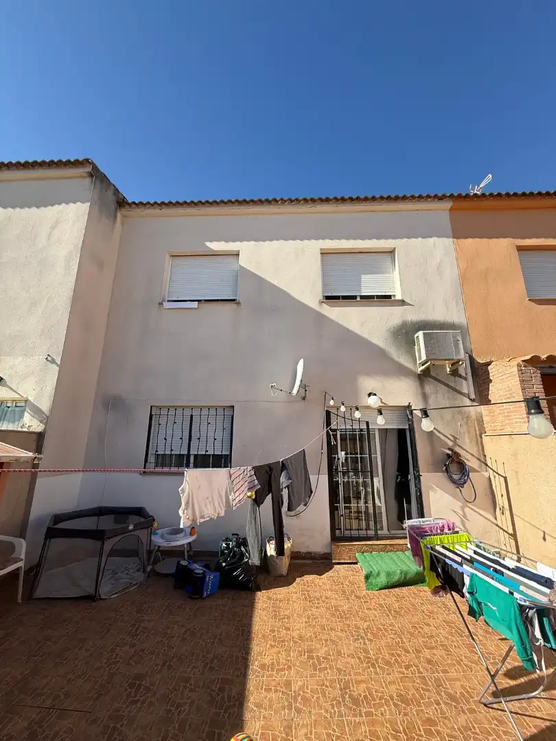 Exterior view of Detached homes for sale in Pozuelo de Calatrava  with Air Conditioner, Heating and Terrace