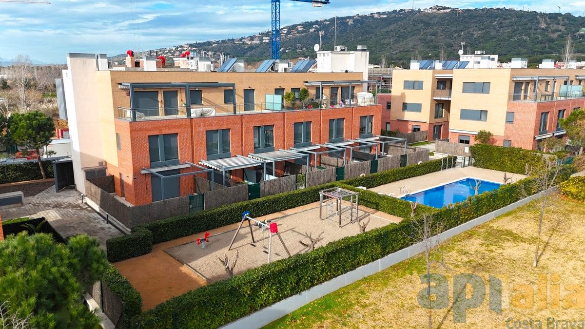 Exterior view of Single-family semi-detached for sale in Castell-Platja d'Aro  with Air Conditioner, Heating and Private garden