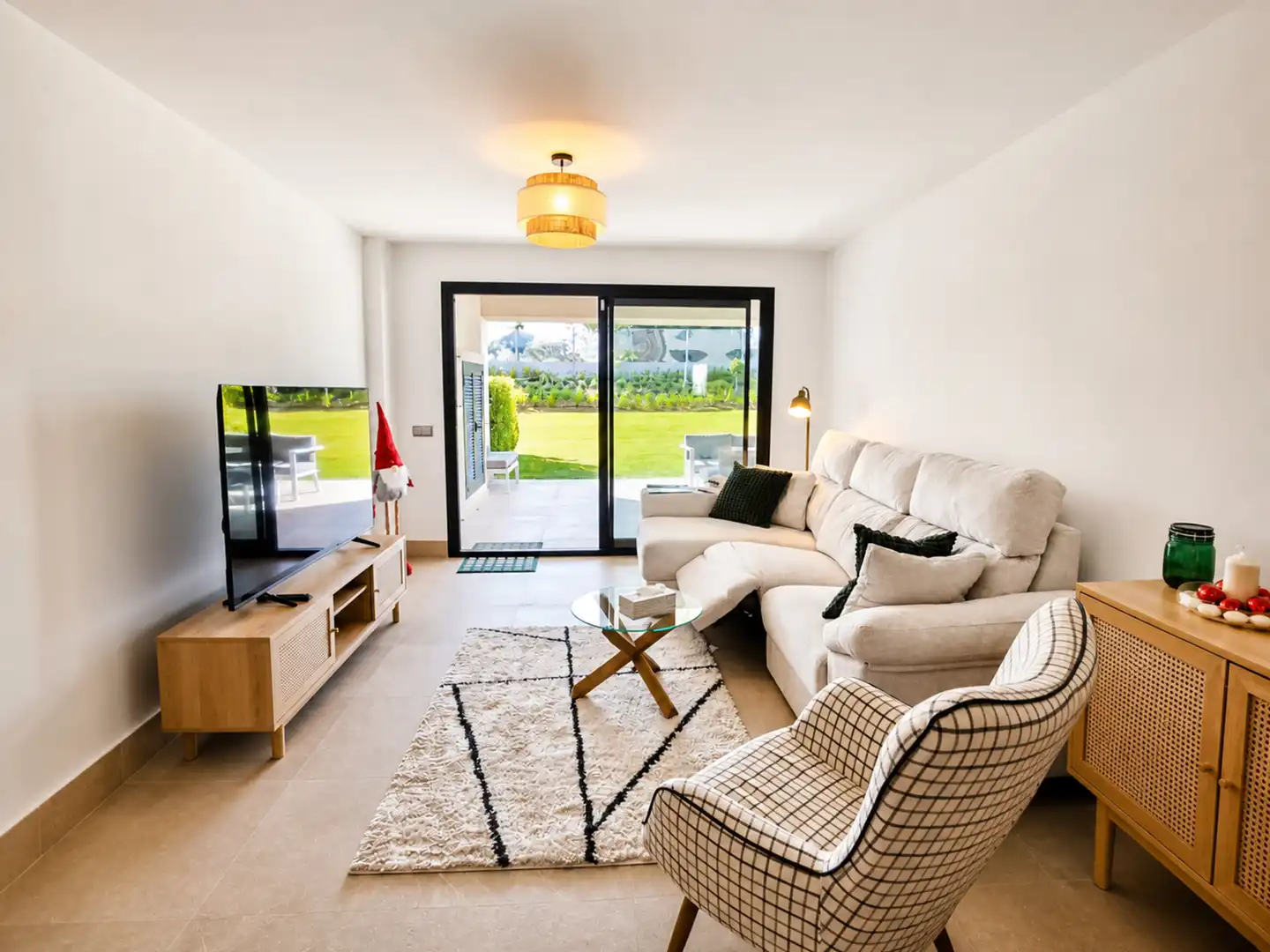 Sala de estar de Planta baja en venta en Casares con Aire acondicionado, Jardín privado y Terraza