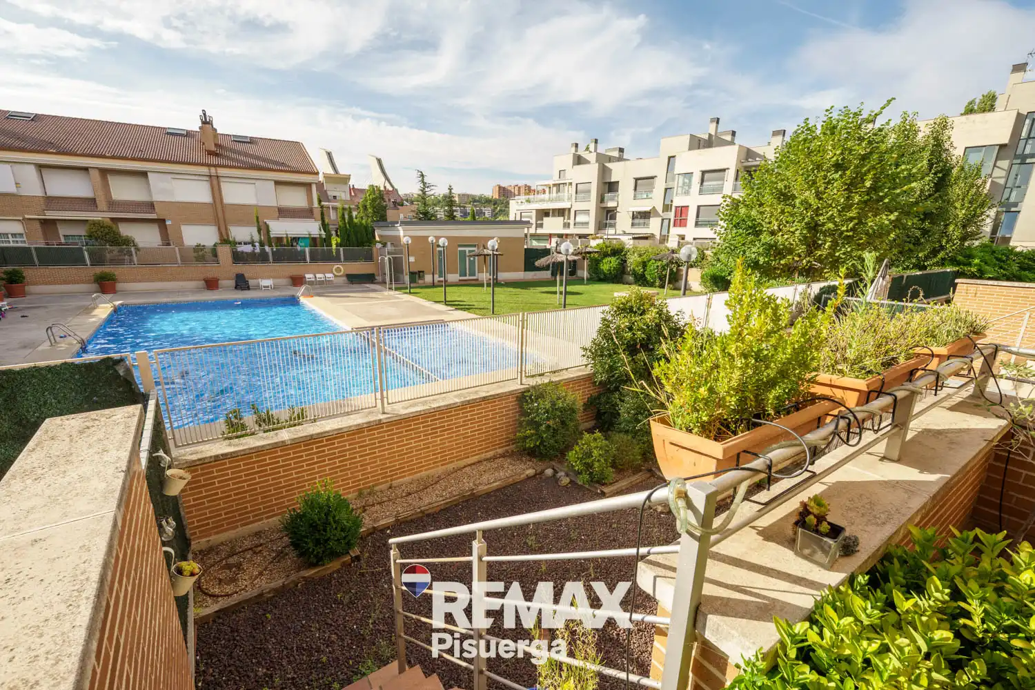 Vista exterior de Casa o xalet en venda en Valladolid amb Aire condicionat, Calefacció i Jardí privat