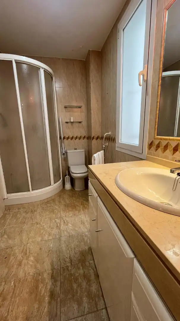 Baño de Piso en venta en Madrid con Aire acondicionado, Calefacción y Amueblado