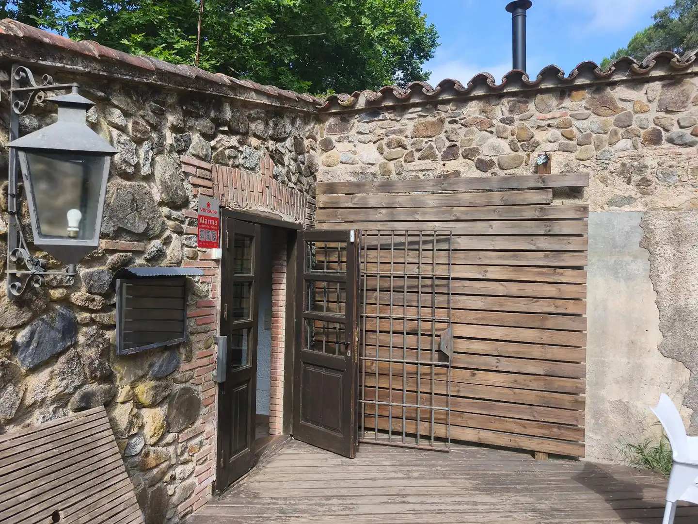 Außenansicht von Geschaftsraum zur Miete in Sant Iscle de Vallalta mit Klimaanlage und Terrasse