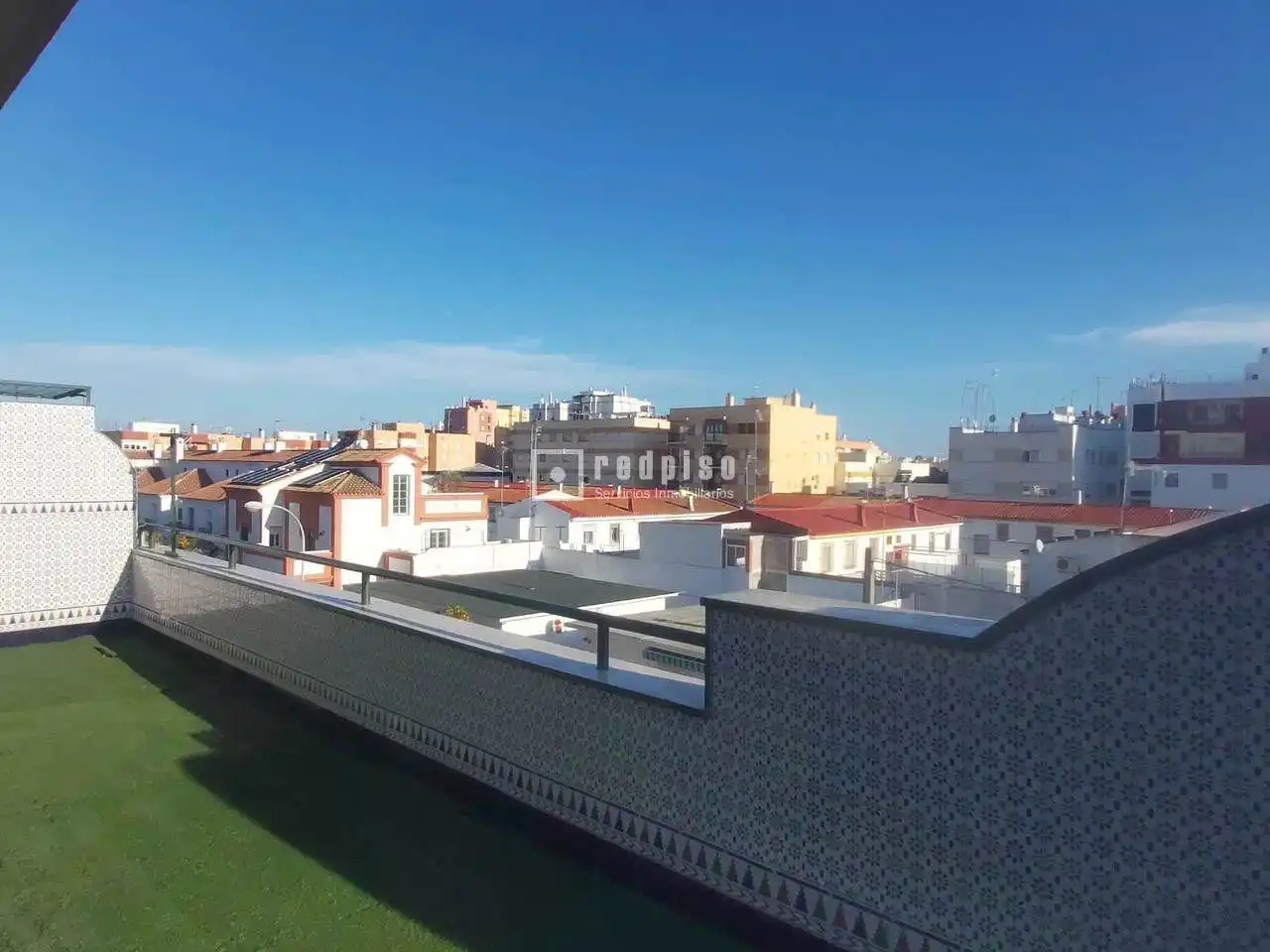 Vista exterior de Àtic en venda en Sanlúcar de Barrameda amb Aire condicionat, Terrassa i Alarma