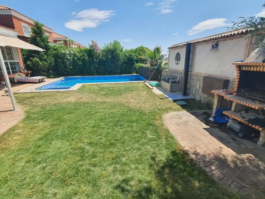 Chalet con piscina en venta en Avenida Aragoneses 1, imagen 19