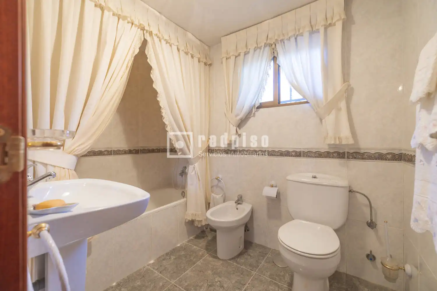 Bathroom of Houses for sale in Villa del Prado  with Heating, Private garden and Terrace